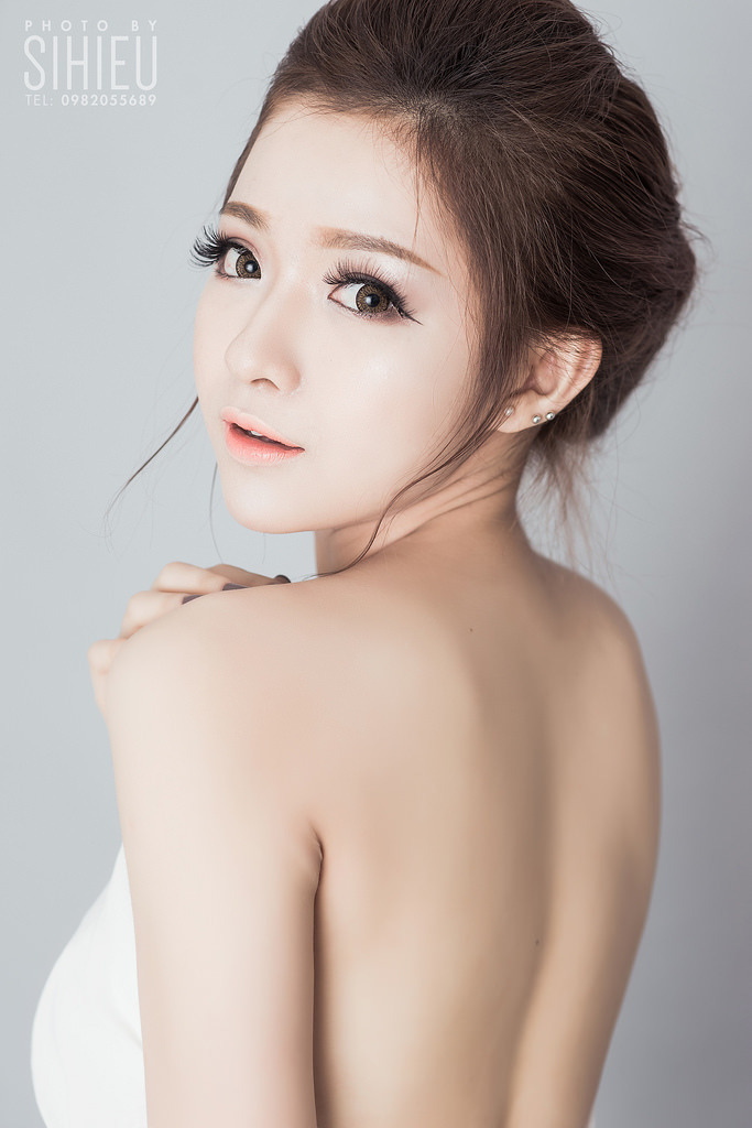 我是女同学脚下的脚奴